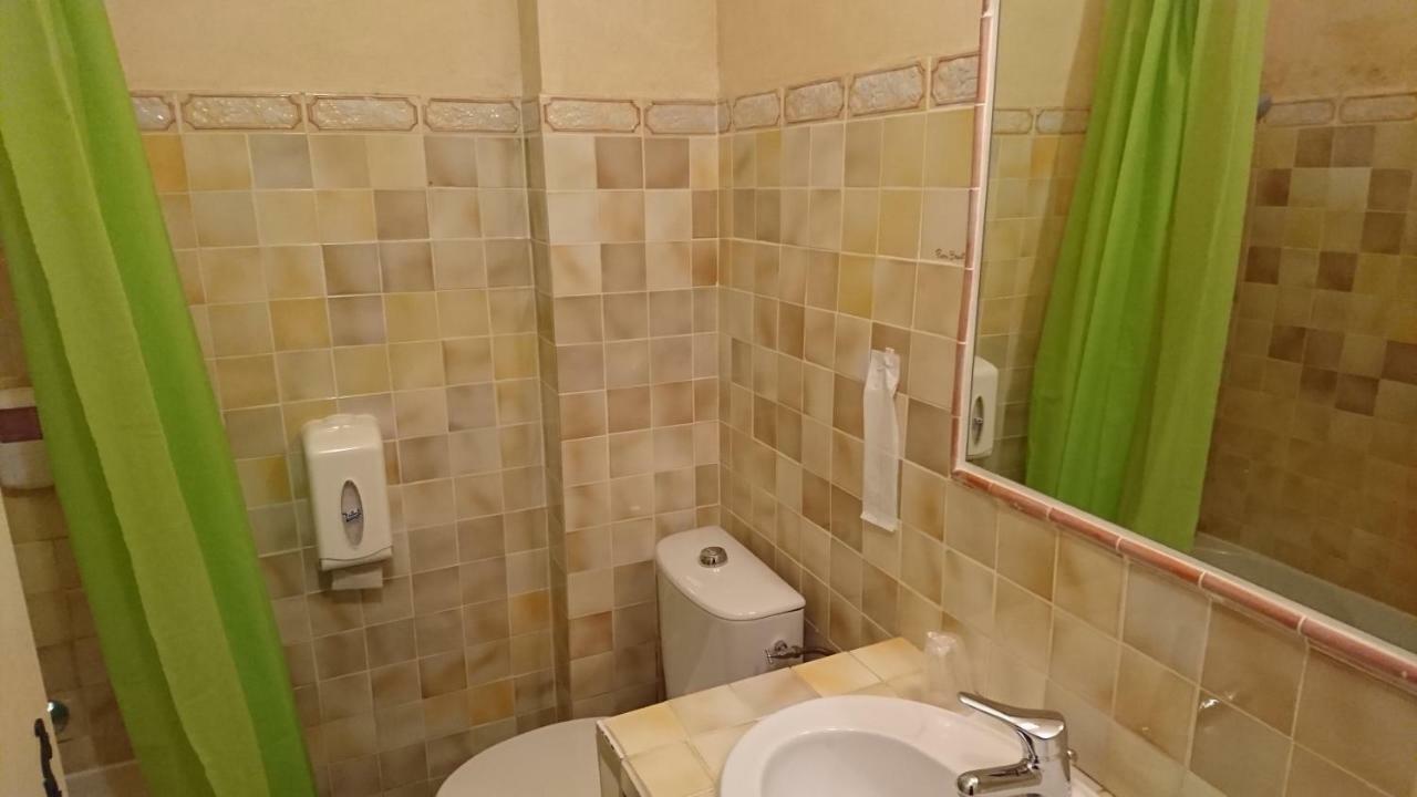 Family Room,784020930:JPEG