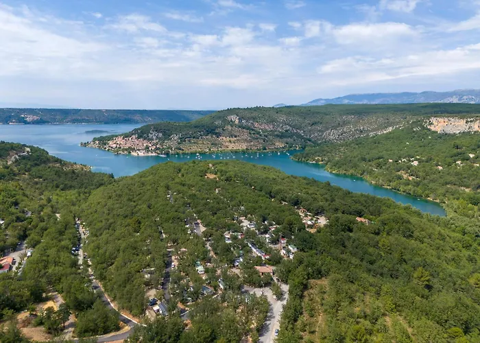 Hôtel accueillant les animaux: Camping Rives du Lac de Sainte Croix
